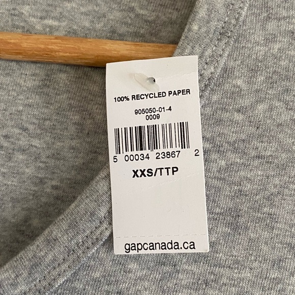 NWT Gap Grey V-neck Long Sleeve Shirt - Picture 3 of 7